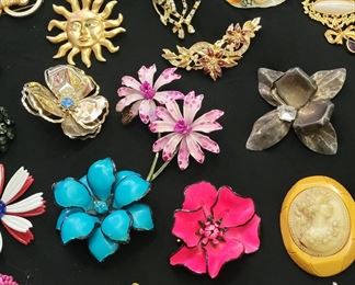TONS of costume/vintage costume jewelry & brooches