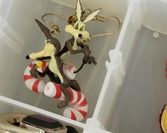 TONS of costume/vintage costume jewelry & brooches