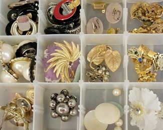 TONS of costume/vintage costume jewelry & brooches