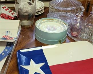 Show your Texas pride with this serving tray! 🤠