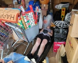 TONS of Halloween Holiday Yard Art