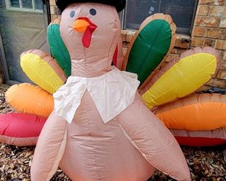 Blow up yard decor for EVERY holiday!🎃🎄☘️🦃🐇