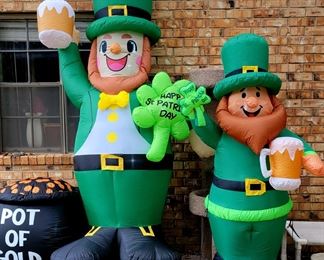 Blow up yard decor for EVERY holiday!🎃🎄☘️🦃🐇