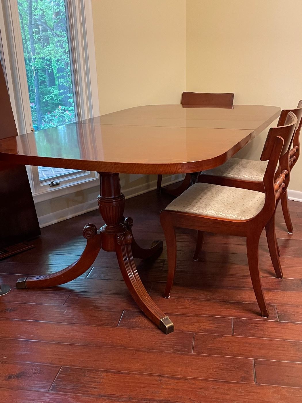 Mahogany dining room table 
