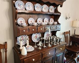 Vintage Ethan Allen china hutch