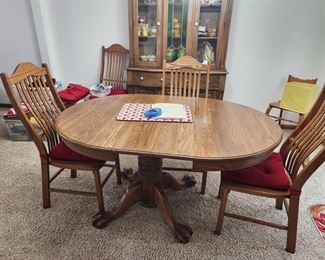 Pedestal table and 4 dining chairs