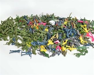 320 Plastic Army Men