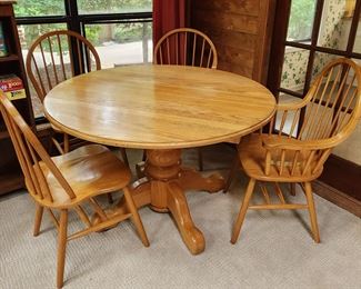 Oak round pedestal table with 4 chairs.