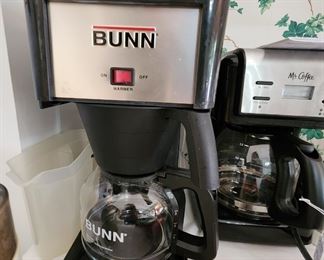 Bunn Coffee maker with original box, descaler rod & extra new carafe & filter basket.
