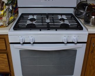 GAS STOVE WITH SEPARATE BROILER BELOW