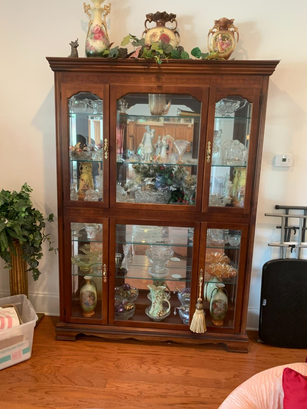 #6	cabient	4 glass  door display cabinet with 4 glass shelves 52x10x76	 $275.00 			
