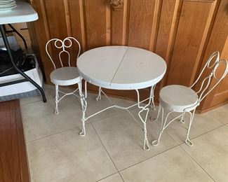 #38	table	round kid table with 2 chairs 22"x18"	 $75.00 			
