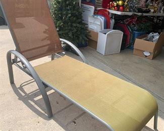 #106	green lawn chase chair 	 $40.00 			
