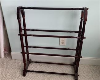 #140	wood quilt rack arched top 32 tall	 $30.00 			

