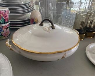 #161	Limgons casserole dish with lid as is crack 	 $20.00 			
