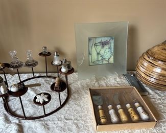 Lots of fun decorative items for your home.