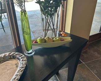 Nice vases and decorative accents.