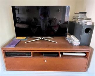 TV and Blueray player for sale