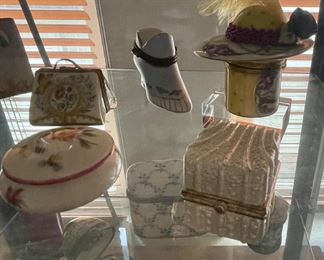 Collection of snuff and pill boxes limoges and more