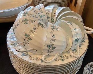 Royal Worcester Chapel Hill  
Discontinued 
12  Dinner plates
12 8 inch salad Plates
12 6 1/8 inch bread plates
12 cups and saucers
One vegetable dish

61 Total Pieces