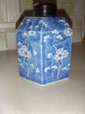 CHINESE GINGER JAR WITH DOUBLE CIRCLE IMPERIAL KILM MARK.