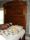 ANTIQUE QUILTS AND QUILT COVERS.