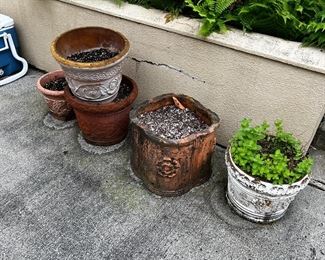 Pots and planters 