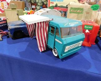 Structo weekender camper van