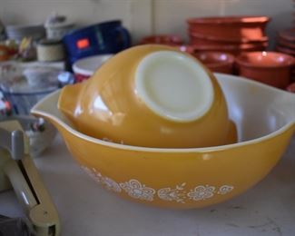 Loads of Mixing Bowls in this Estate all Colors