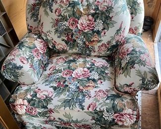 Broyhill chair. Excellent condition.