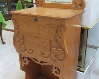 Antique dressing stand