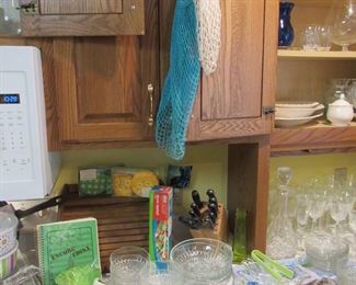 Wood rolltop bread box