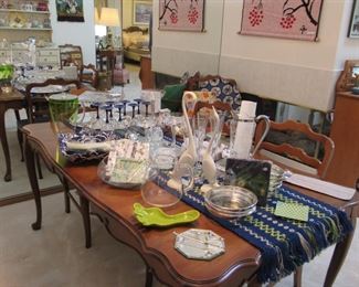 Large Hanhisalon Kutomo Ky bird tapestry "Punatulkku", handmade in Finland