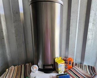 Kitchen Clean Up Rigs, Trash Can  Cleaning Supplies