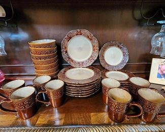 Place Setting for 8 Brown Scalloped Dish Set