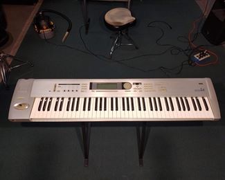 Korg Triton LE76