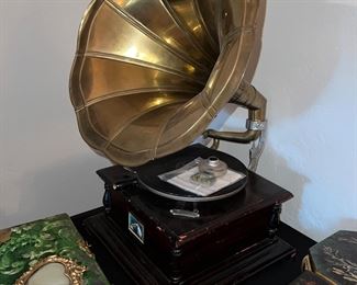 Antique Victor Victrola Phonograph Talking Machine with Brass Horn