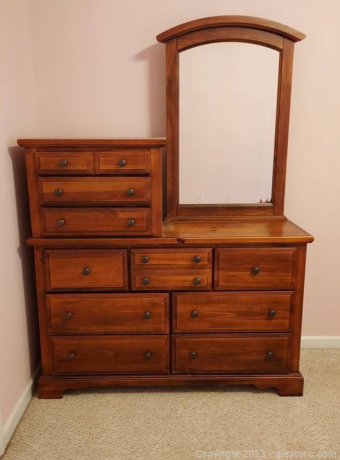 Lovely Vaughn by Bassett 10 Drawer Dresser with Mirror