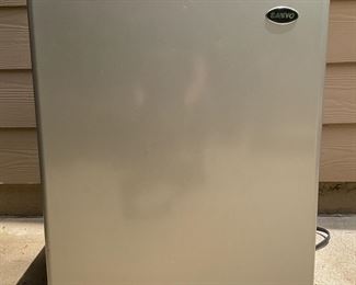 Sanyo Mini Refrigerator