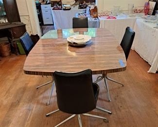 LamInated table with leaf, four chairs