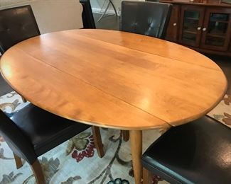 Dining Set Table Detail 