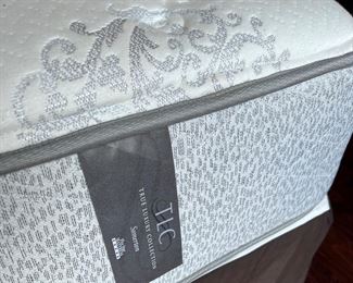Like new queen size "Somerton" mattress set from True Luxury Collection