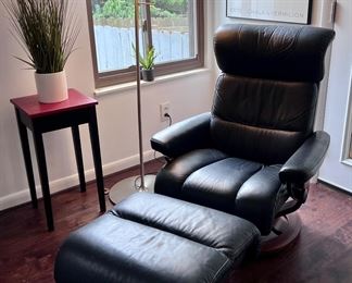 Stress-less black leather chair and footstool