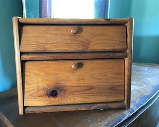 Pine storage box