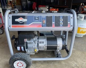 Briggs & Stratton 5000 watt generator (runs)