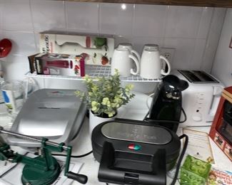 Fully stocked kitchenwares