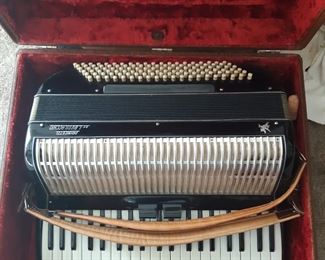 CALLING ALL ACCORDIAN PLAYERS!!  Come entertain us, and bring some brats as well.  Please?