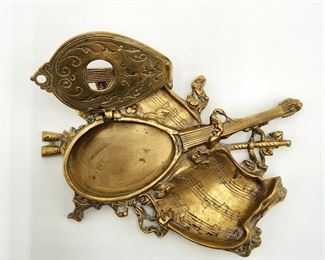 Vintage Brass Mandolin and Sheet Music Trinket Box. Made in Japan
1 1/2 X 9 X 8