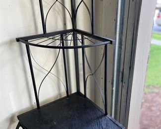 Corner plant stand