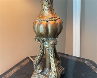 Additional closeup view of base of lamp~